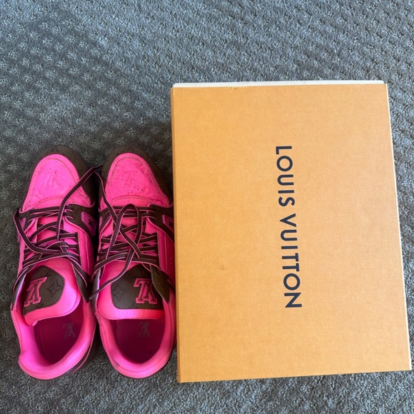 Louis Vuitton - Picture 2 of 3